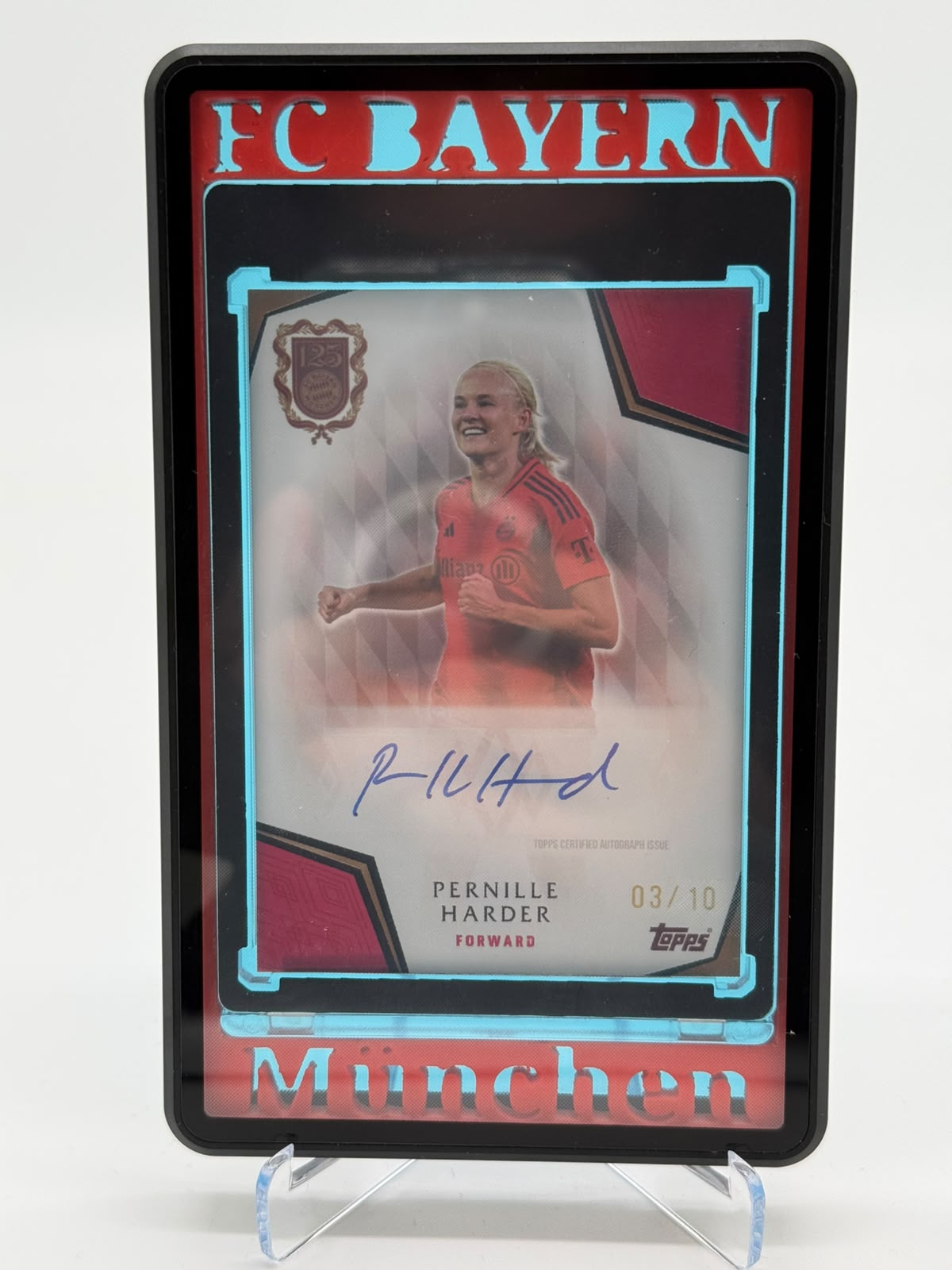 2024/25 Topps FC Bayern 125 Jahre Pernille Harder Auto 03/10