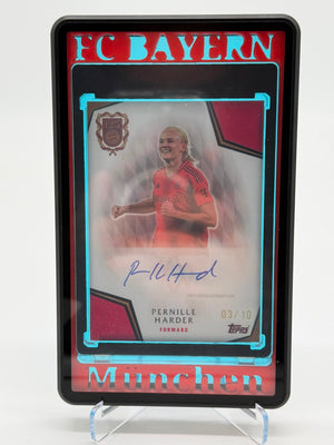 2024/25 Topps FC Bayern 125 Jahre Pernille Harder Auto 03/10