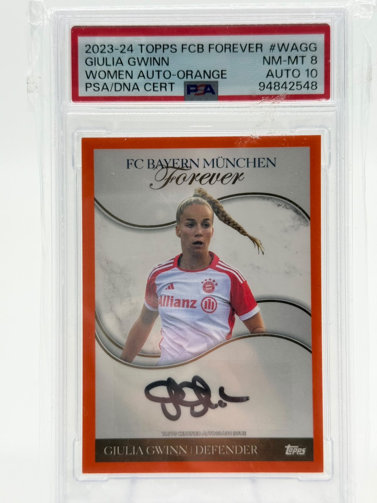 2023/24 Topps FC Bayern Forever Giulia Gwinn Auto 08/25 PSA8/10
