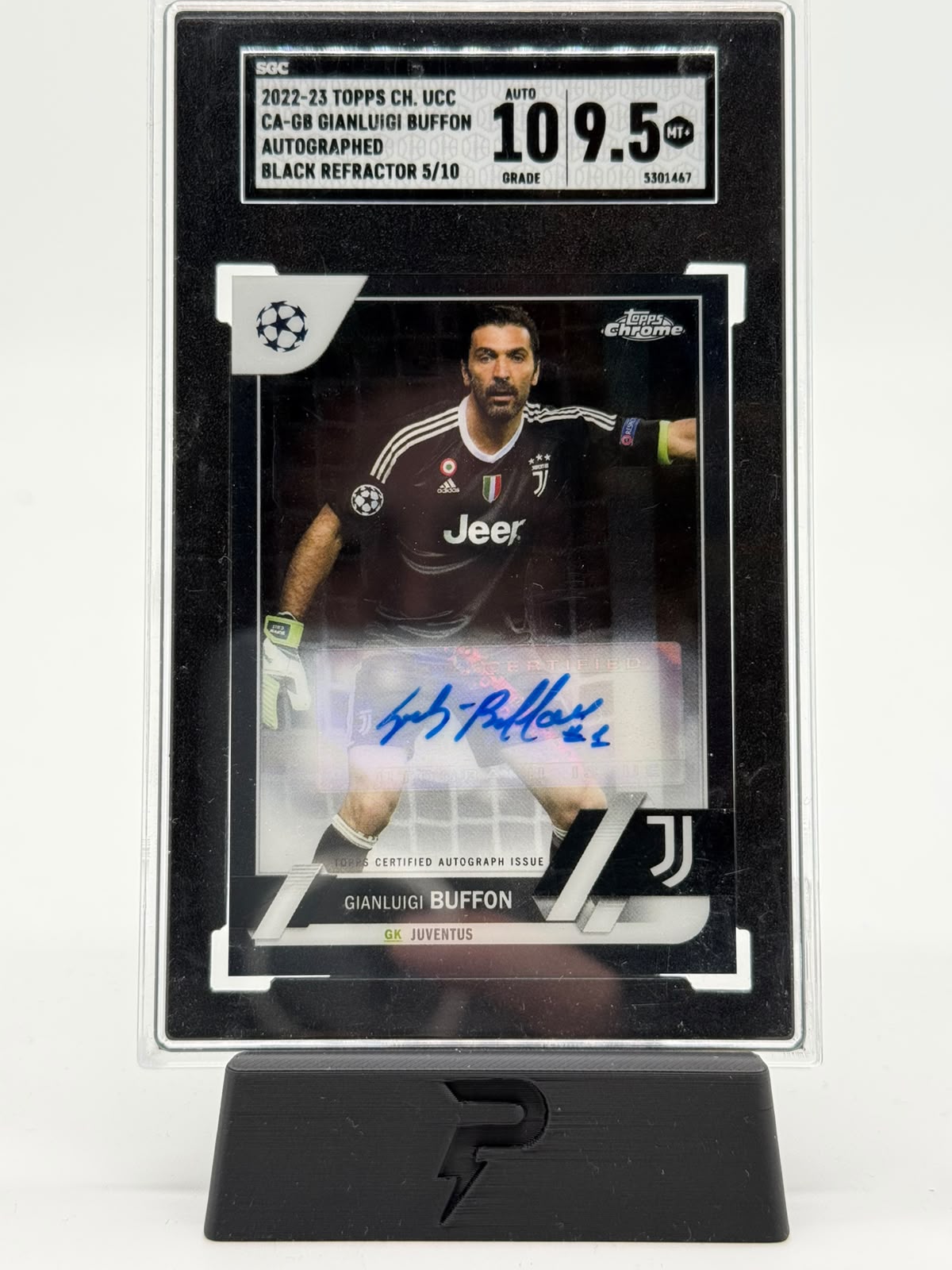 2022-23 Topps Chrome UCC Gianluigi Buffon 05/10 Auto